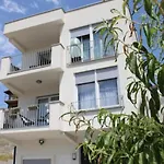 Sara Apartment *